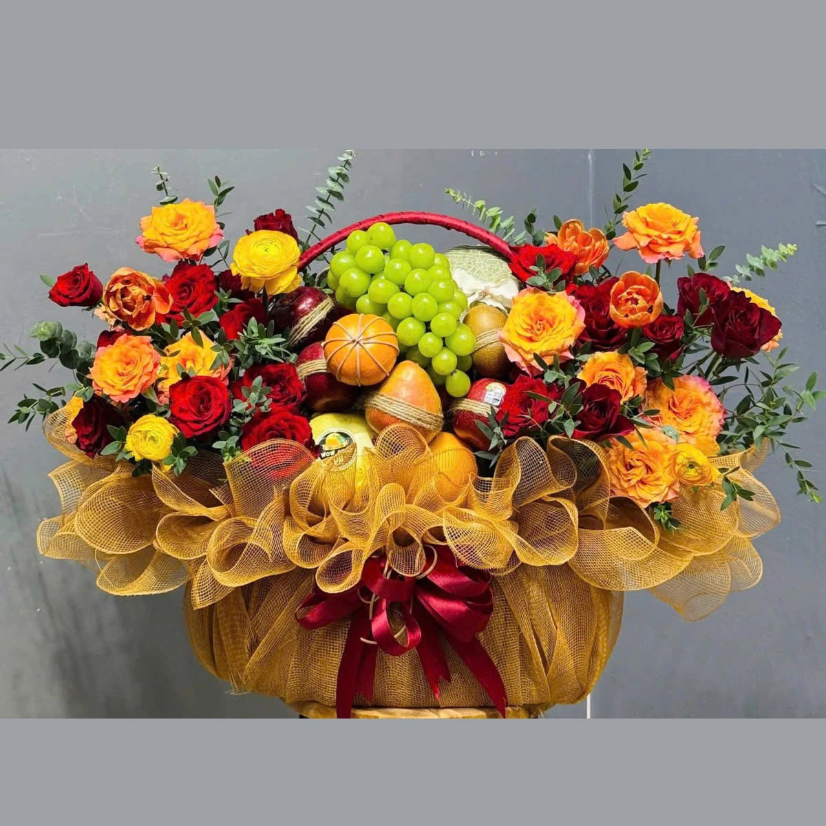 Giỏ trái cây kèm hoa tươi cao cấp KF442
